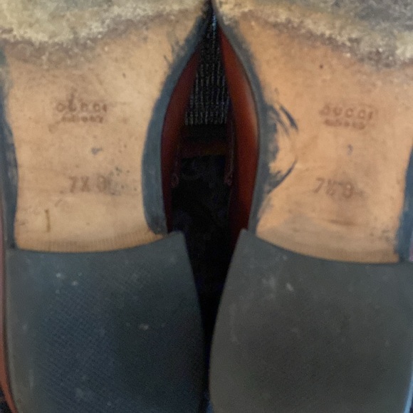 Gucci Horsebit Leather loafers in good condition with gold tone bit. - Picture 6 of 7